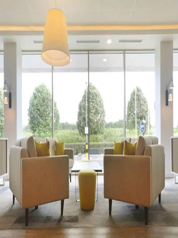 Hampton By Hilton London Stansted Airport Отель 3*